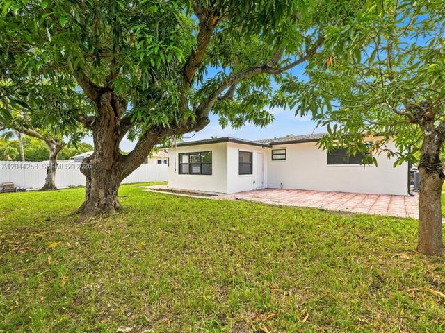 3246 Buchanan St, Hollywood, FL 33021