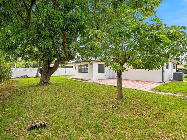 3246 Buchanan St, Hollywood, FL 33021