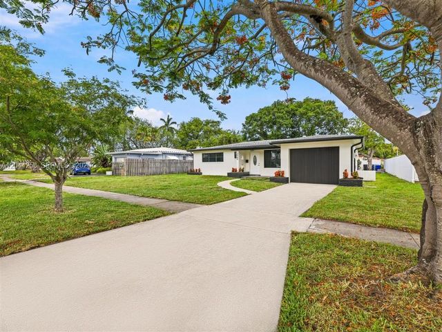3246 Buchanan St, Hollywood, FL 33021