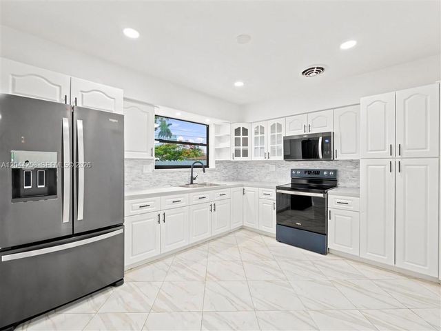 3246 Buchanan St, Hollywood, FL 33021