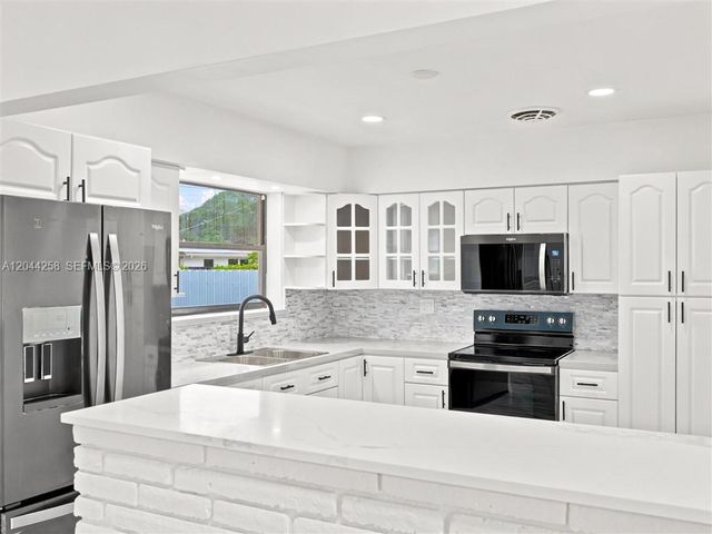 3246 Buchanan St, Hollywood, FL 33021