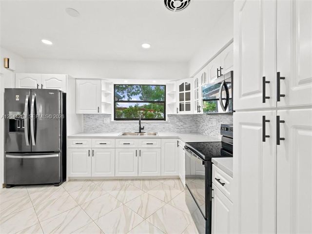 3246 Buchanan St, Hollywood, FL 33021