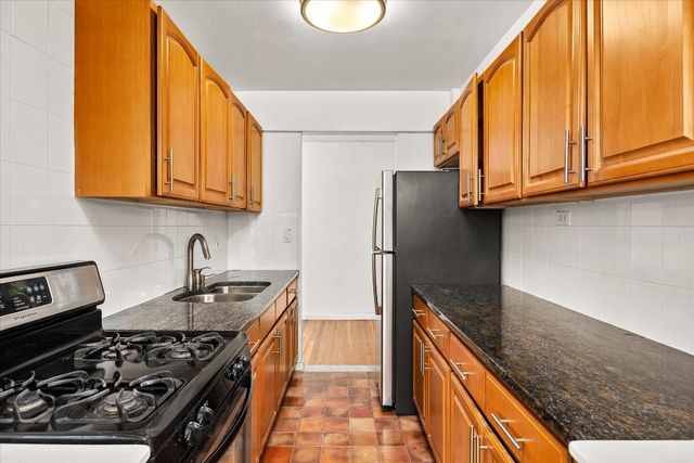 14039 34th Ave Apt 2T, New York City, NY 11354