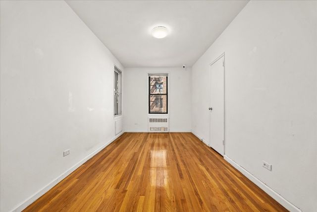14039 34th Ave Apt 2T, New York City, NY 11354