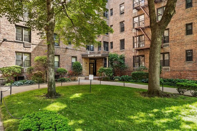 14039 34th Ave Apt 2T, New York City, NY 11354