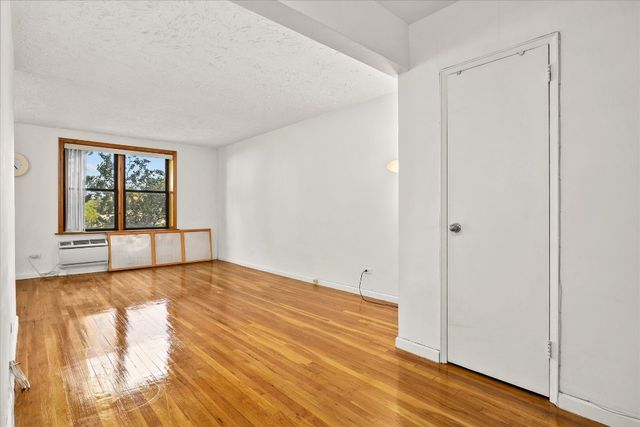 14039 34th Ave Apt 2T, New York City, NY 11354