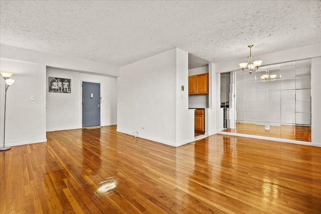 14039 34th Ave Apt 2T, New York City, NY 11354