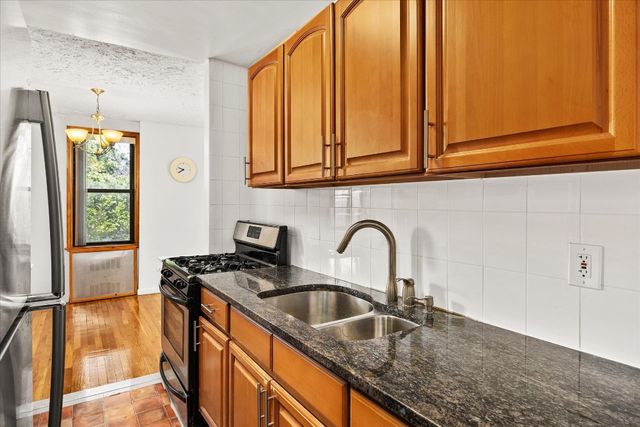 14039 34th Ave Apt 2T, New York City, NY 11354