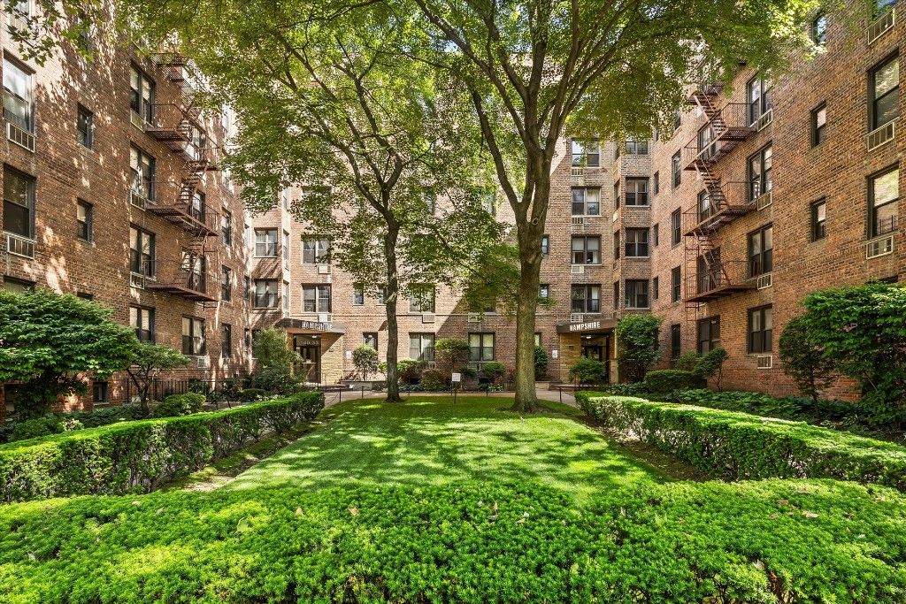 14039 34th Ave Apt 2T, New York City, NY 11354