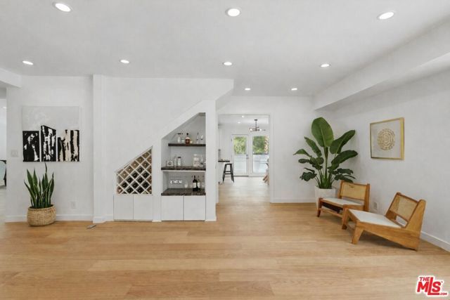 5220 Melvin Avenue, Tarzana (los Angeles), CA 91356