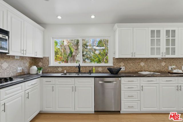 5220 Melvin Avenue, Tarzana (los Angeles), CA 91356