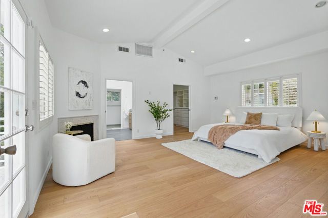 5220 Melvin Avenue, Tarzana (los Angeles), CA 91356