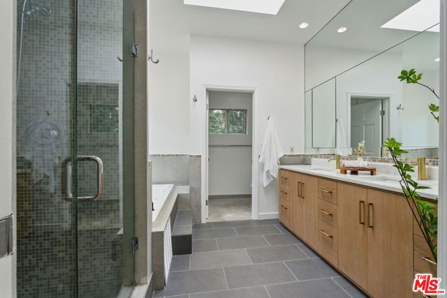 5220 Melvin Avenue, Tarzana (los Angeles), CA 91356