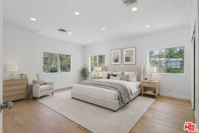 5220 Melvin Avenue, Tarzana (los Angeles), CA 91356