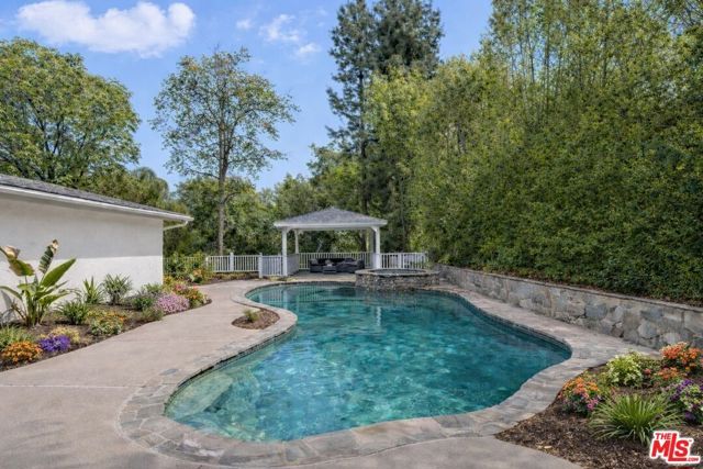 5220 Melvin Avenue, Tarzana (los Angeles), CA 91356