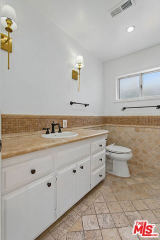 5220 Melvin Avenue, Tarzana (los Angeles), CA 91356