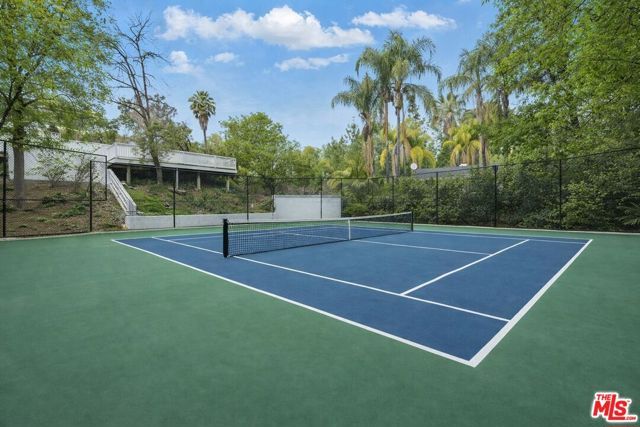 5220 Melvin Avenue, Tarzana (los Angeles), CA 91356