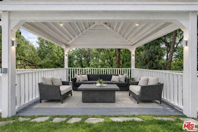 5220 Melvin Avenue, Tarzana (los Angeles), CA 91356
