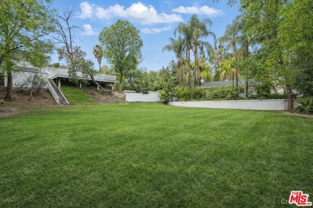5220 Melvin Avenue, Tarzana (los Angeles), CA 91356