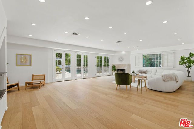 5220 Melvin Avenue, Tarzana (los Angeles), CA 91356