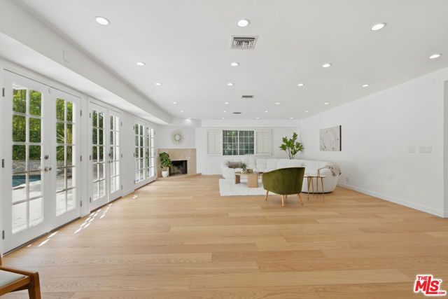 5220 Melvin Avenue, Tarzana (los Angeles), CA 91356