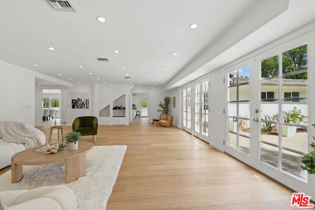 5220 Melvin Avenue, Tarzana (los Angeles), CA 91356