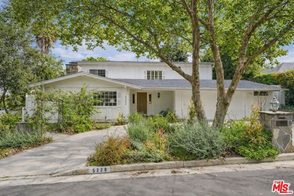 5220 Melvin Avenue, Tarzana (los Angeles), CA 91356