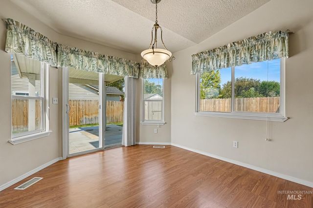 11938 Emerson St, Caldwell, ID 83605