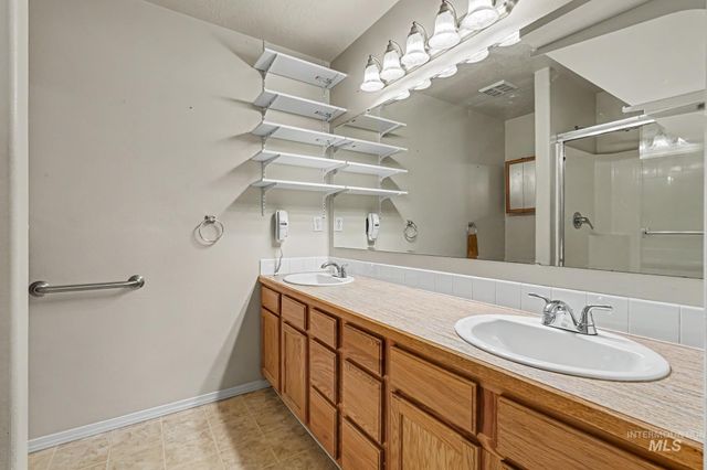 11938 Emerson St, Caldwell, ID 83605