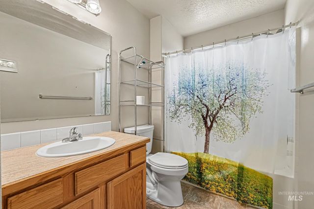 11938 Emerson St, Caldwell, ID 83605