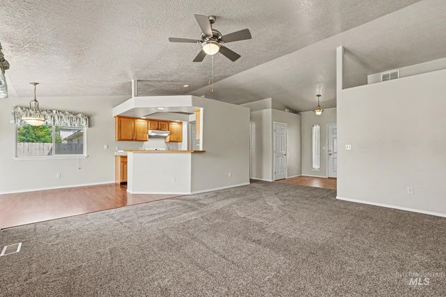 11938 Emerson St, Caldwell, ID 83605