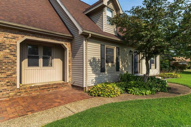 641 Woodbriar Court, Evansville, IN 47715