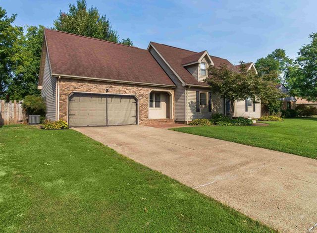 641 Woodbriar Court, Evansville, IN 47715