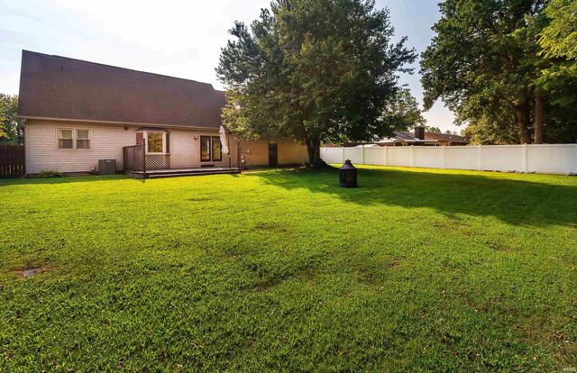 641 Woodbriar Court, Evansville, IN 47715