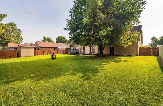 641 Woodbriar Court, Evansville, IN 47715
