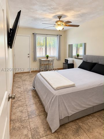 1026 NE 9th Ave, Fort Lauderdale, FL 33304