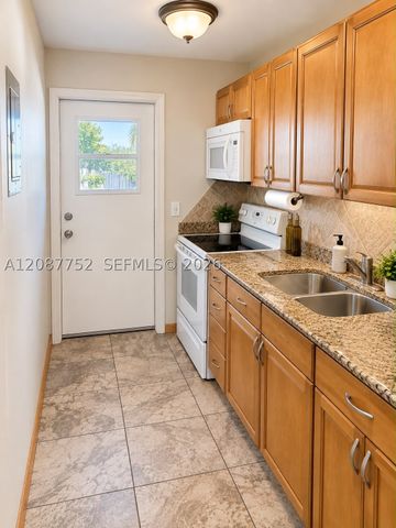 1026 NE 9th Ave, Fort Lauderdale, FL 33304