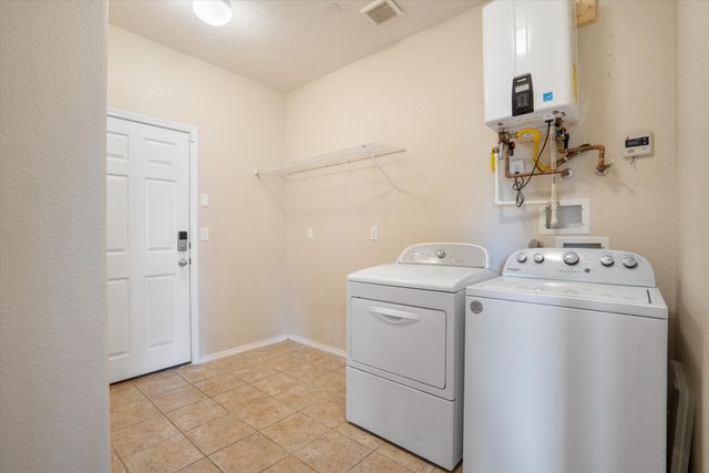 601 MENAUL Boulevard NE 305, Albuquerque, NM 87107