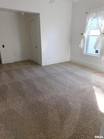 1624 9TH Avenue, Moline, IL 61265