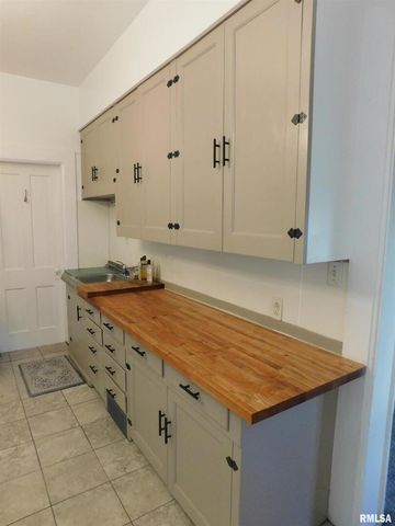 1624 9TH Avenue, Moline, IL 61265