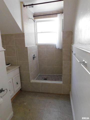 1624 9TH Avenue, Moline, IL 61265