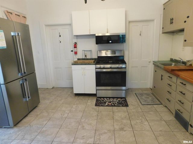 1624 9TH Avenue, Moline, IL 61265