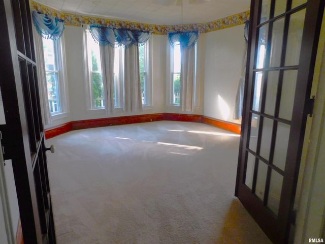 1624 9TH Avenue, Moline, IL 61265