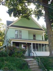 1624 9TH Avenue, Moline, IL 61265