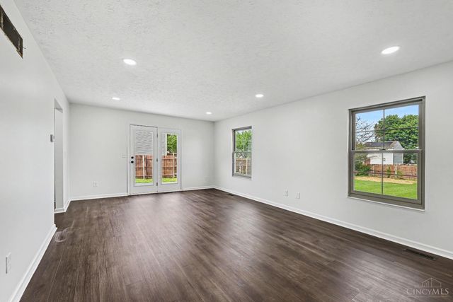 596 Pine Hill Place, Trenton, OH 45067