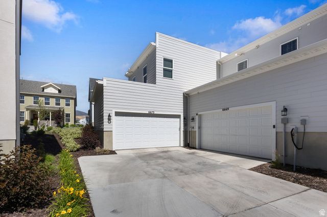 6673 W MEADOW GRASS DR, South Jordan, UT 84009