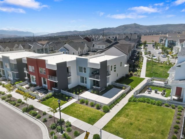 6673 W MEADOW GRASS DR, South Jordan, UT 84009