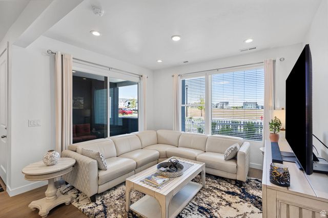 6673 W MEADOW GRASS DR, South Jordan, UT 84009