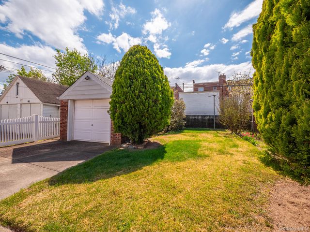 8990 221st Street, Queens Village, NY 11427