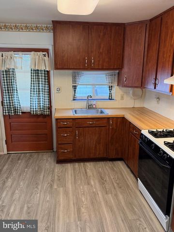 1446 FITZWATERTOWN RD, Willow Grove, PA 19090